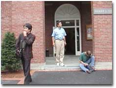 タフツ大学コーエン・オーディトリアム前