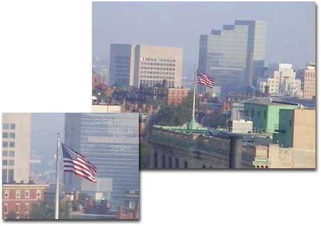 ホテルの部屋から見えるアメリカ国旗