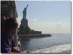 フェリーに乗船