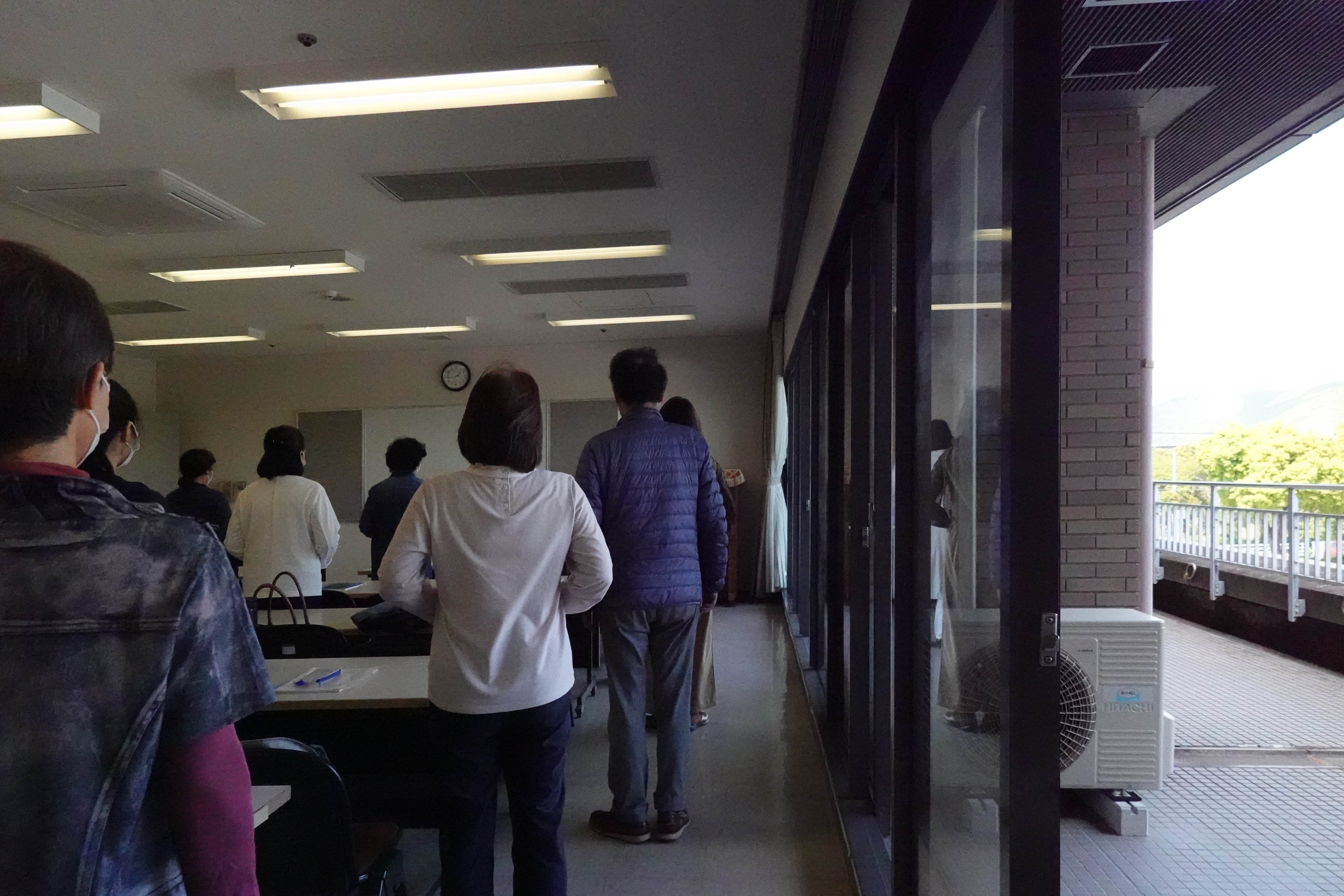 開けっ放しの東窓